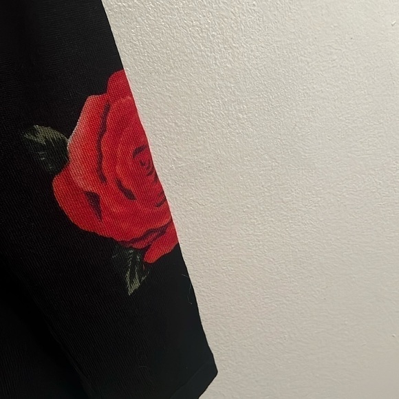 Bosch - black sweater with a red rose decor size S/M - Picture 7 of 9